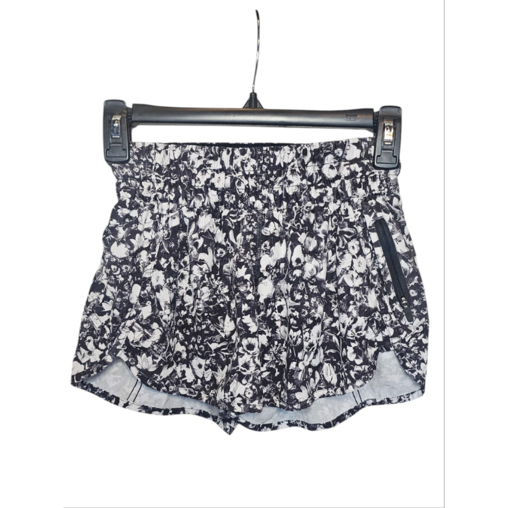 Lululemon Women's Tracker Short V 4" Mash Up White Black Floral Size 4 EUC